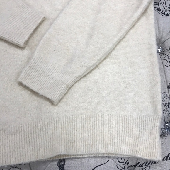 Topshop V-Neck Sweater - Picture 4 of 10